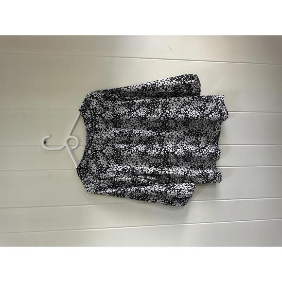 Talbots Black and White Floral Print Blouse size Medium - Picture 4 of 4